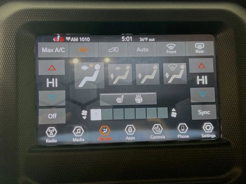 Used 2019 Jeep Wrangler Unlimited Sahara w/ Cold Weather Group AWD/4WD image 16