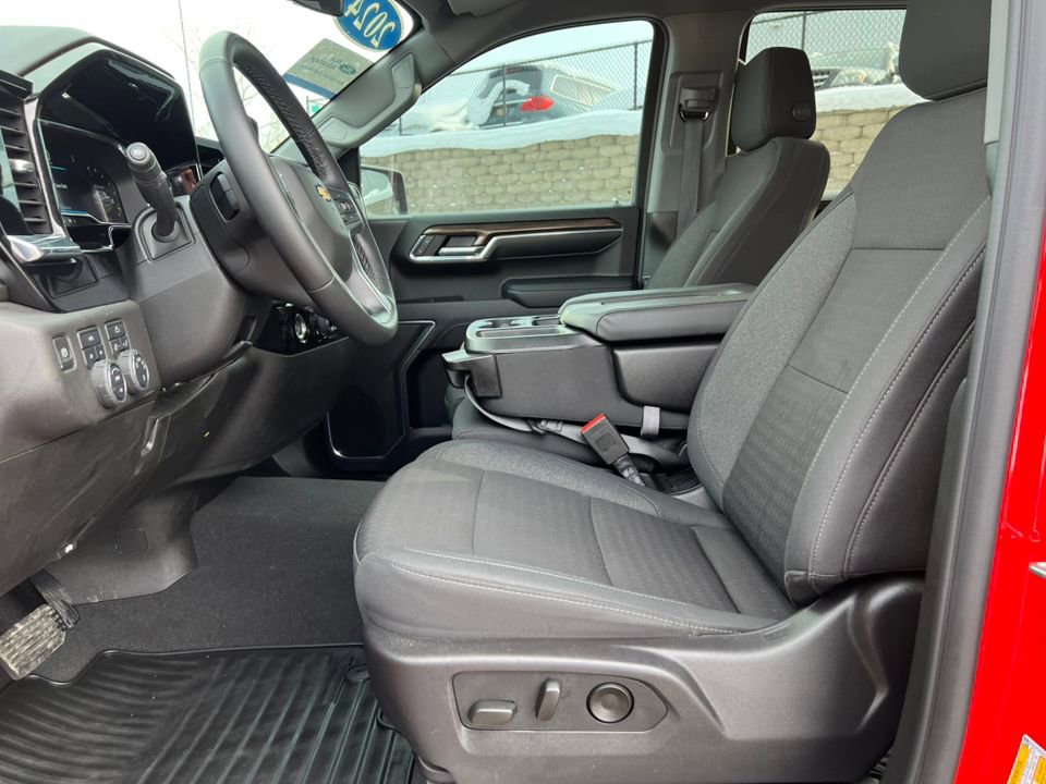 Used 2024 Chevrolet Silverado 1500 LT image 3