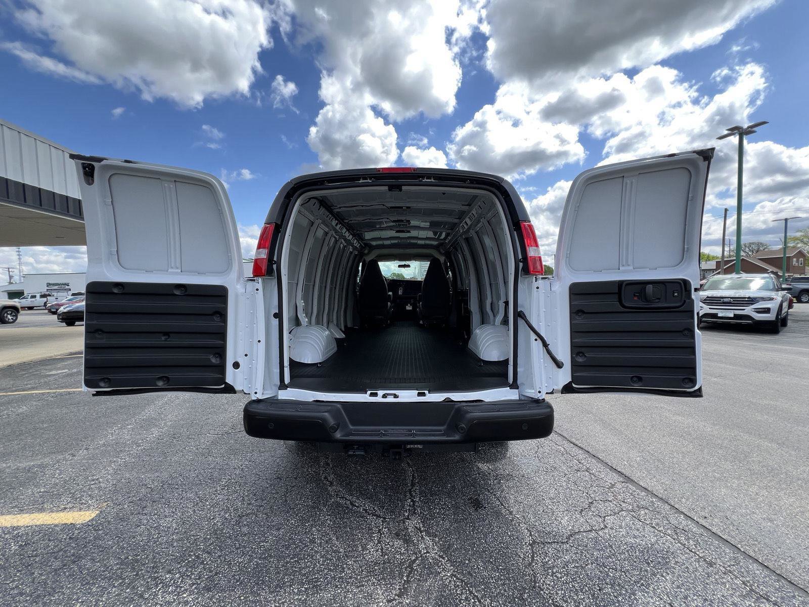 New 2026 GMC Savana 2500 Extended RWD image 35