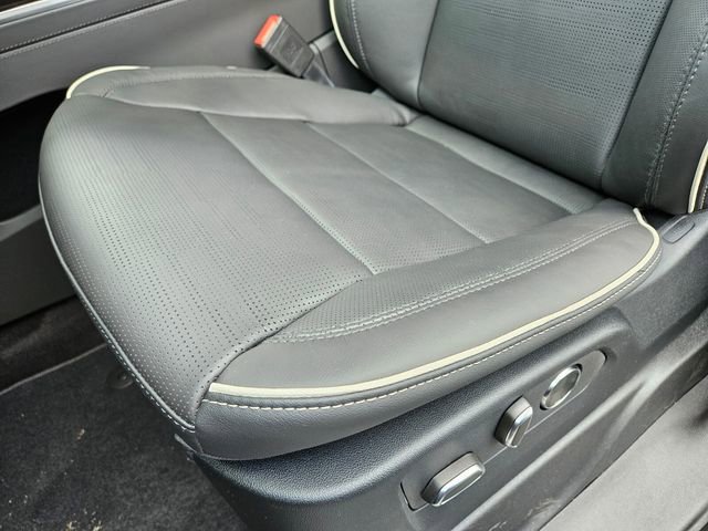 New 2026 Cadillac Escalade Luxury w/ LPO, Radiant Package AWD/4WD image 8
