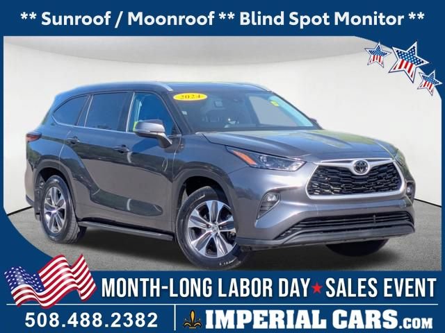 Used 2024 Toyota Highlander XLE AWD/4WD image 1