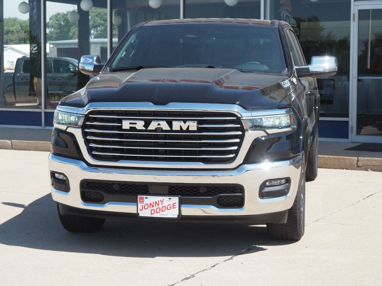 New 2026 RAM 1500 Laramie AWD/4WD image 3