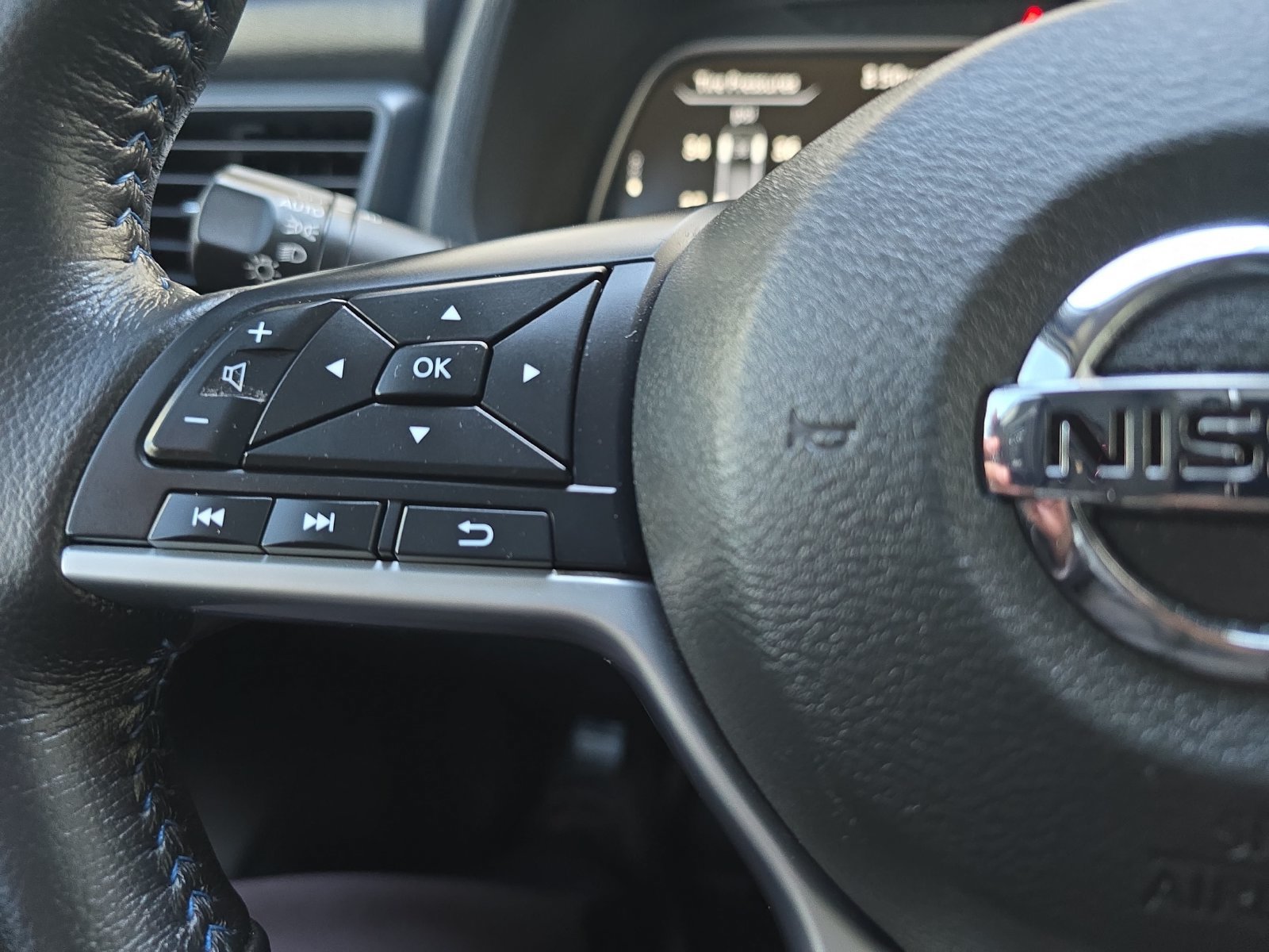Used 2022 Nissan Leaf SV FWD image 19