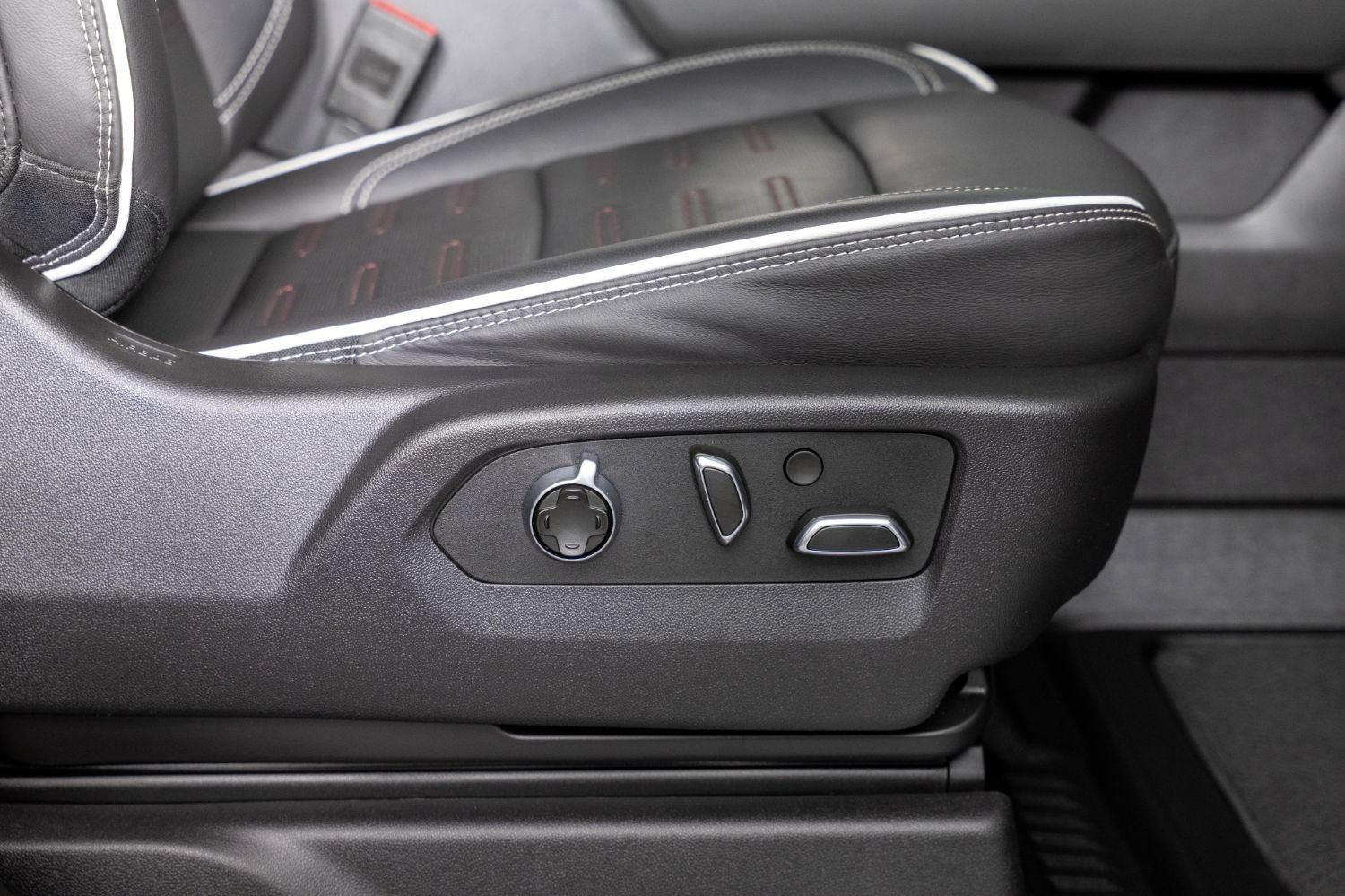 Used 2025 GMC Sierra 1500 AT4X AWD/4WD image 29