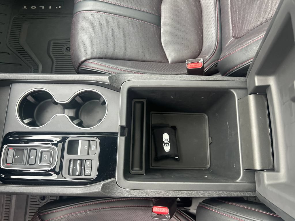 Used 2025 Honda Pilot Black Edition image 30