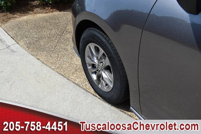 Used 2023 Toyota Sienna XLE FWD image 17