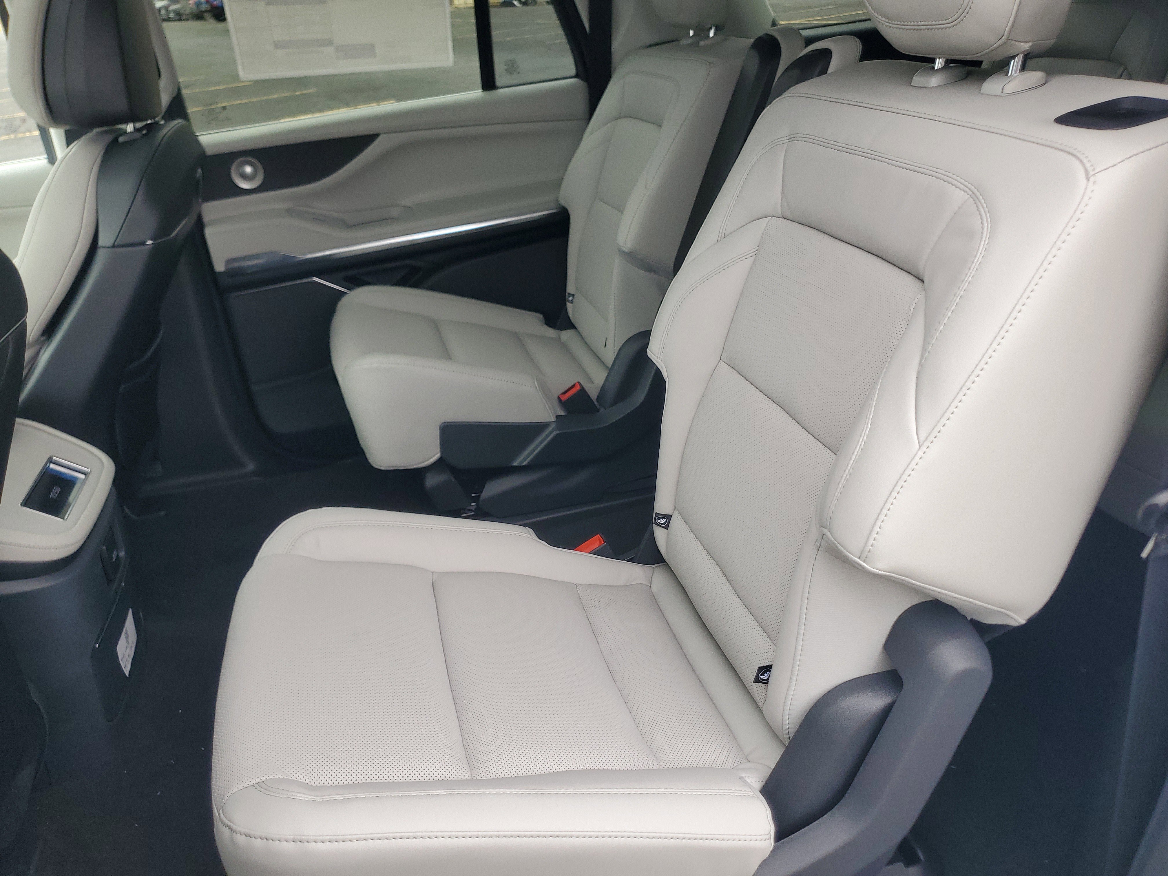 New 2026 Lincoln Navigator L Reserve AWD/4WD image 30