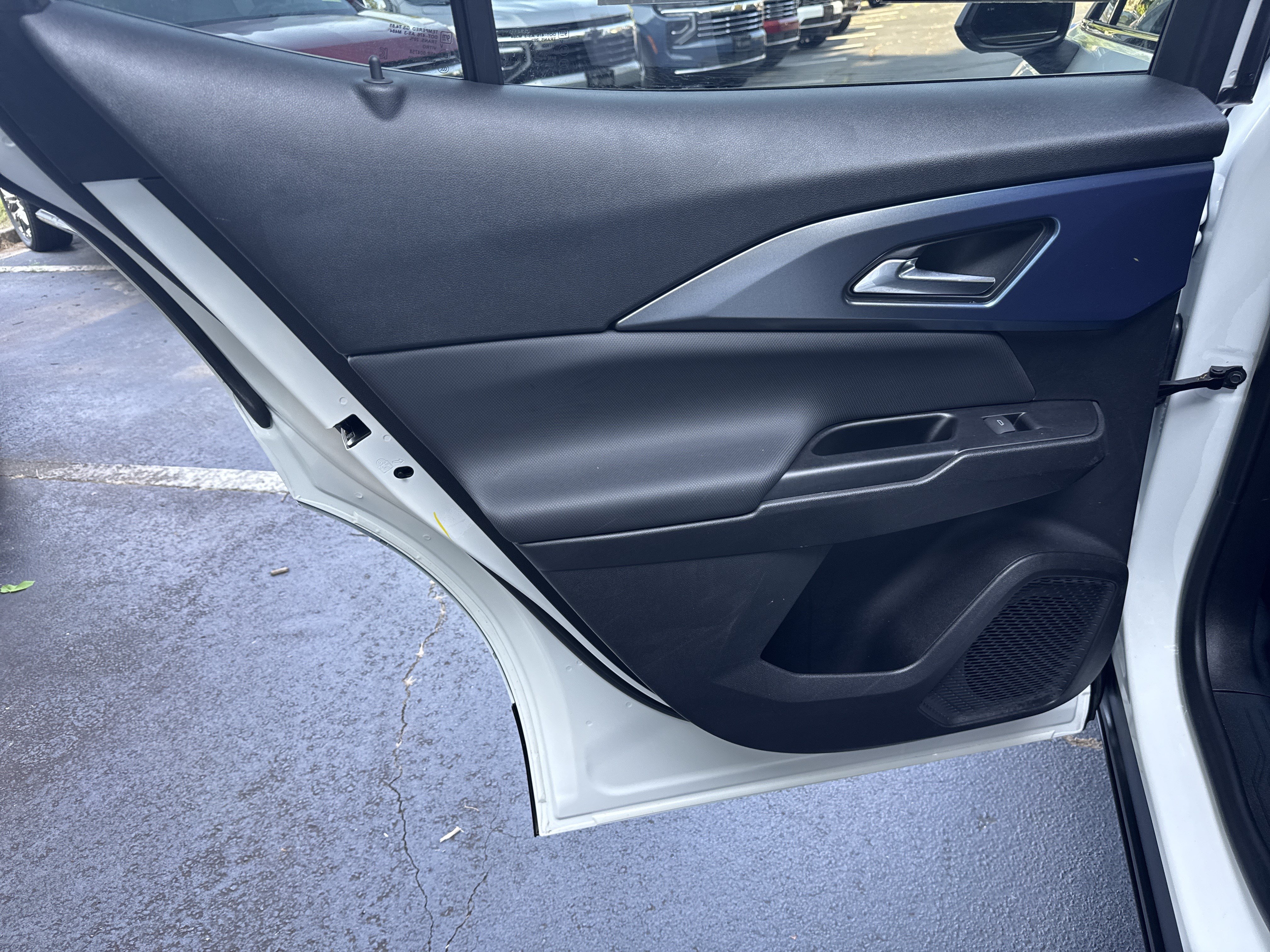 Certified 2024 Chevrolet Equinox EV LT FWD image 22