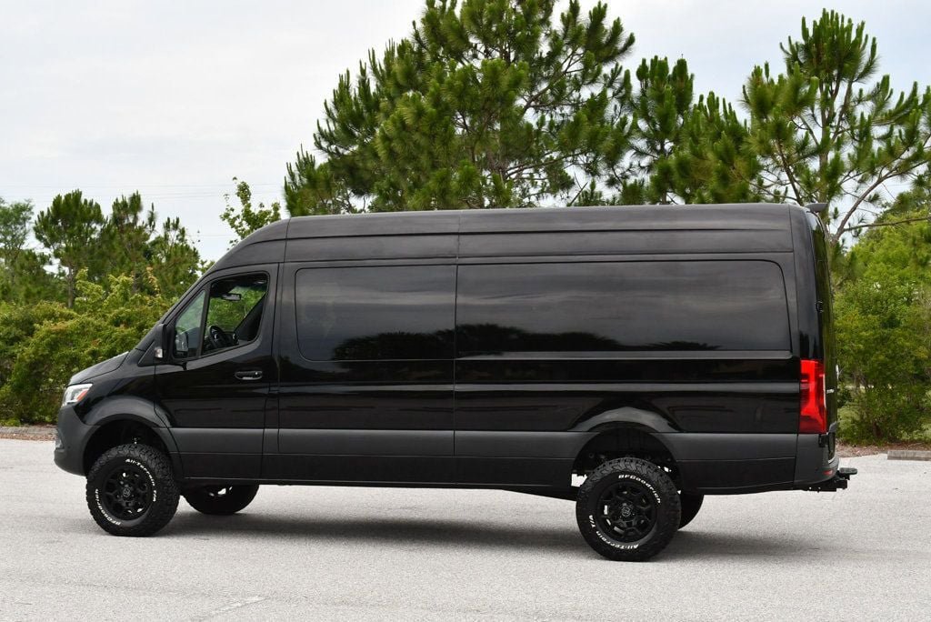 Used 2024 Mercedes-Benz Sprinter 2500 image 4