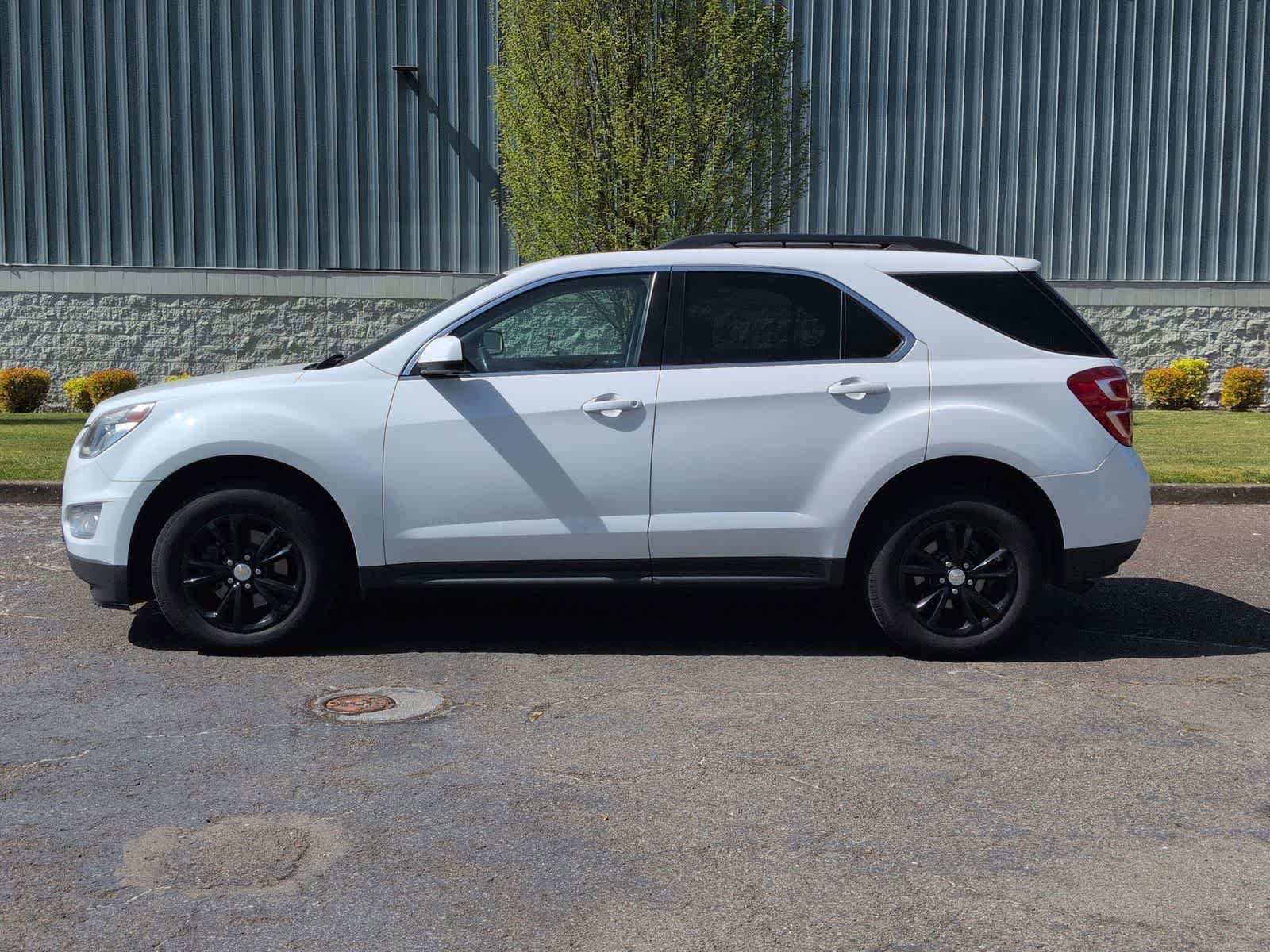Used 2017 Chevrolet Equinox LT w/ Convenience Package FWD image 3