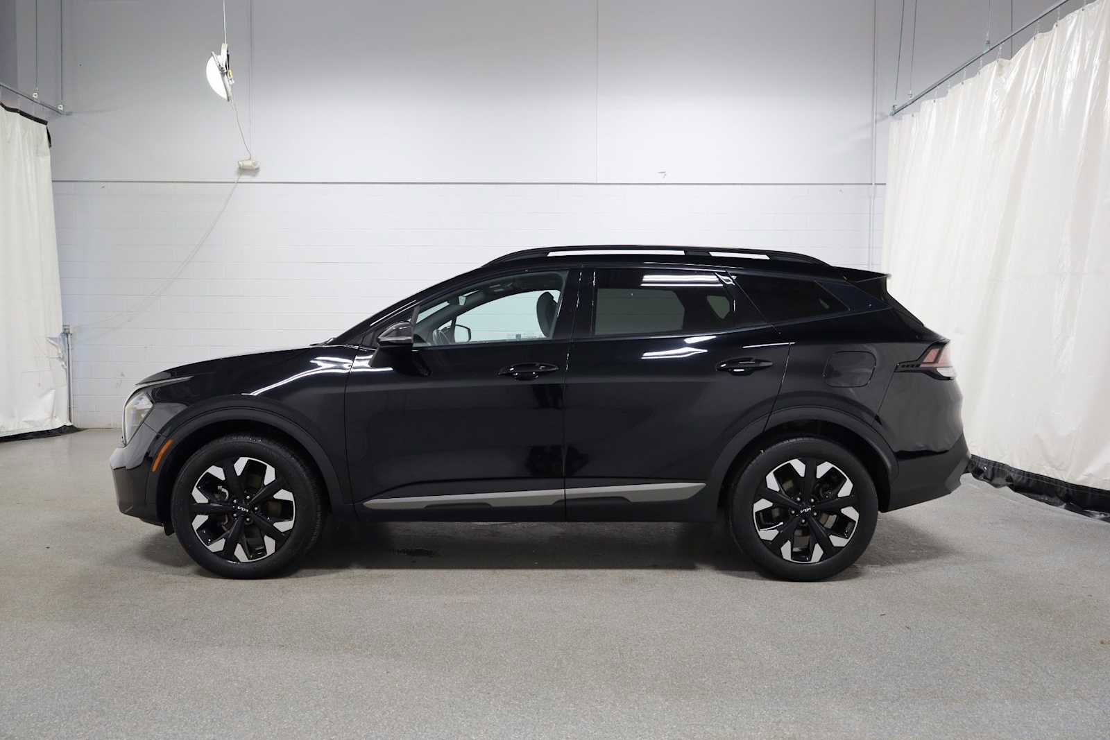 Used 2023 Kia Sportage X-Line w/ X-Line Premium Package image 2