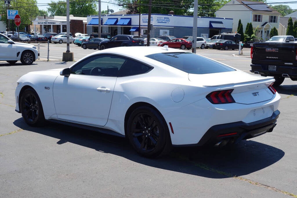 Used 2025 Ford Mustang GT RWD image 2