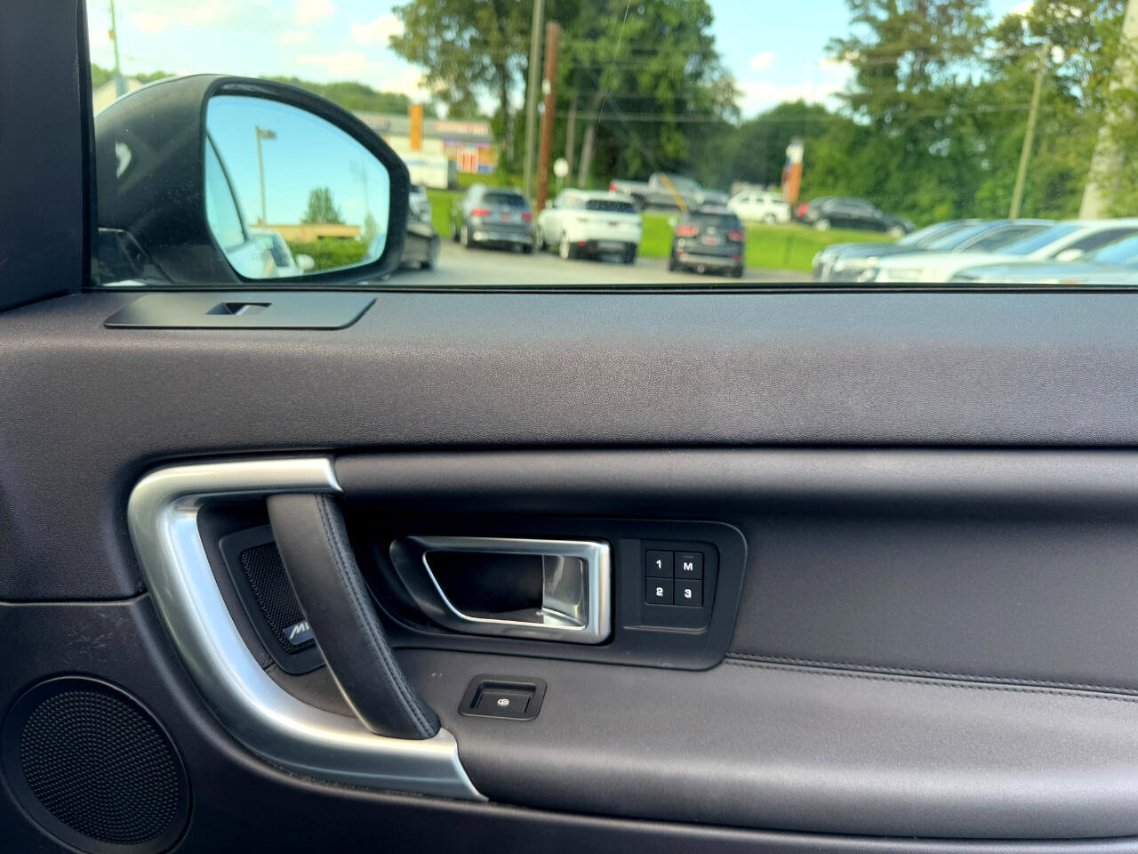 Used 2018 Land Rover Discovery Sport HSE image 28