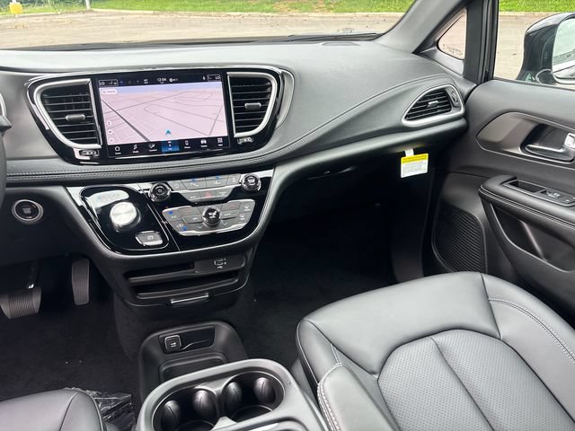 New 2027 Chrysler Pacifica Select w/ Family Tech Group FWD image 13