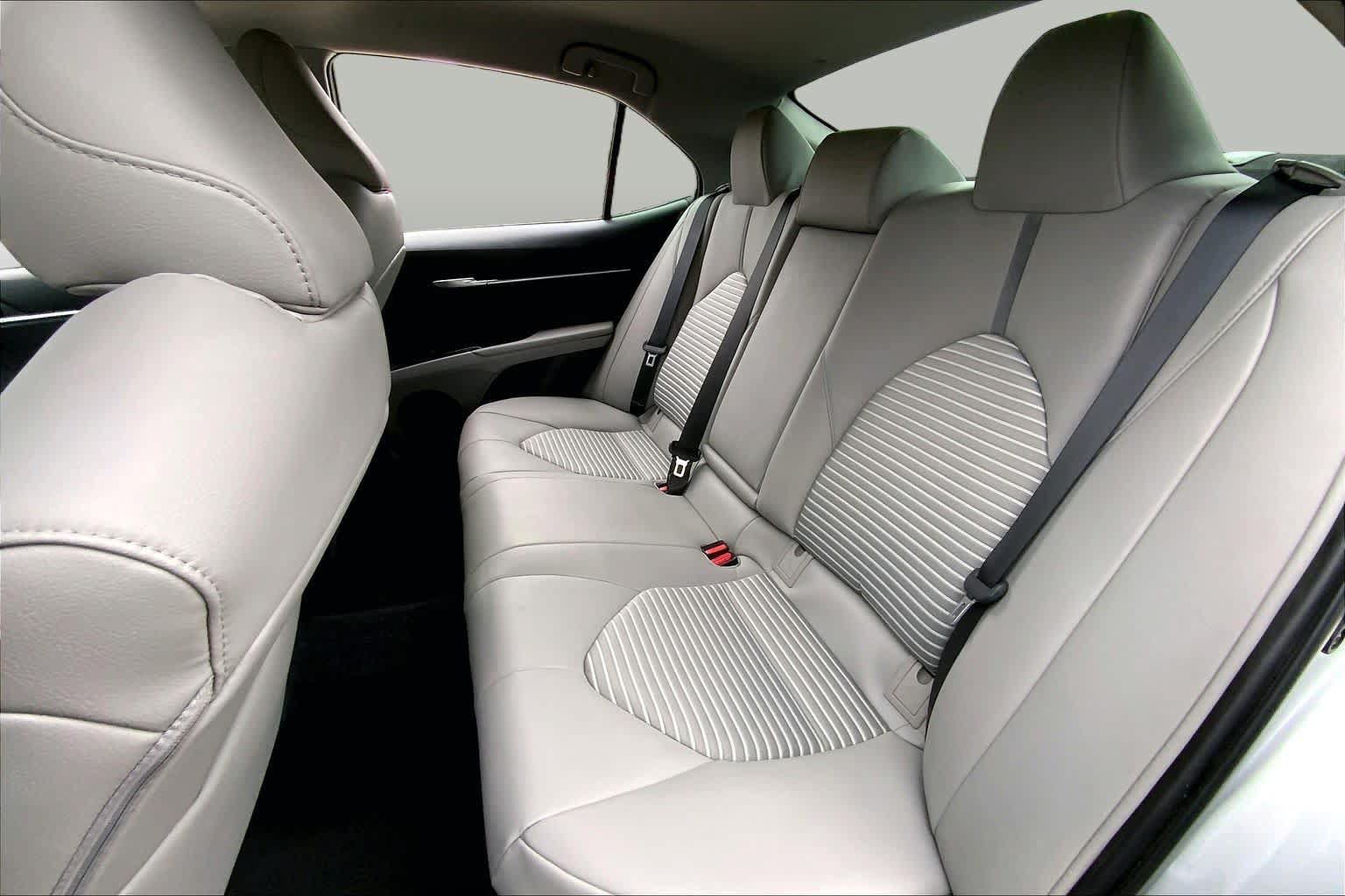 Used 2018 Toyota Camry SE FWD image 20