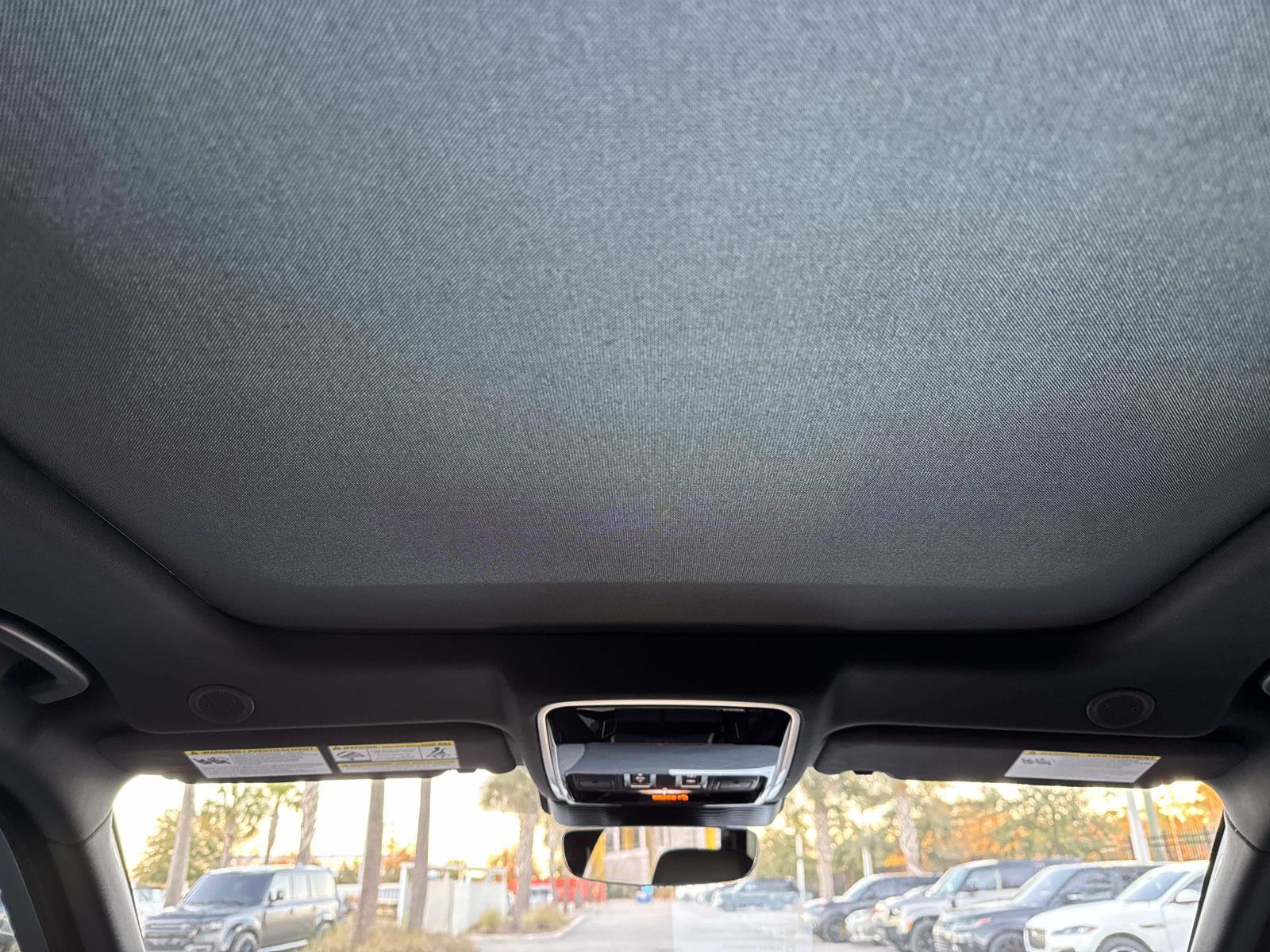 Used 2024 Land Rover Range Rover Velar Dynamic SE image 18