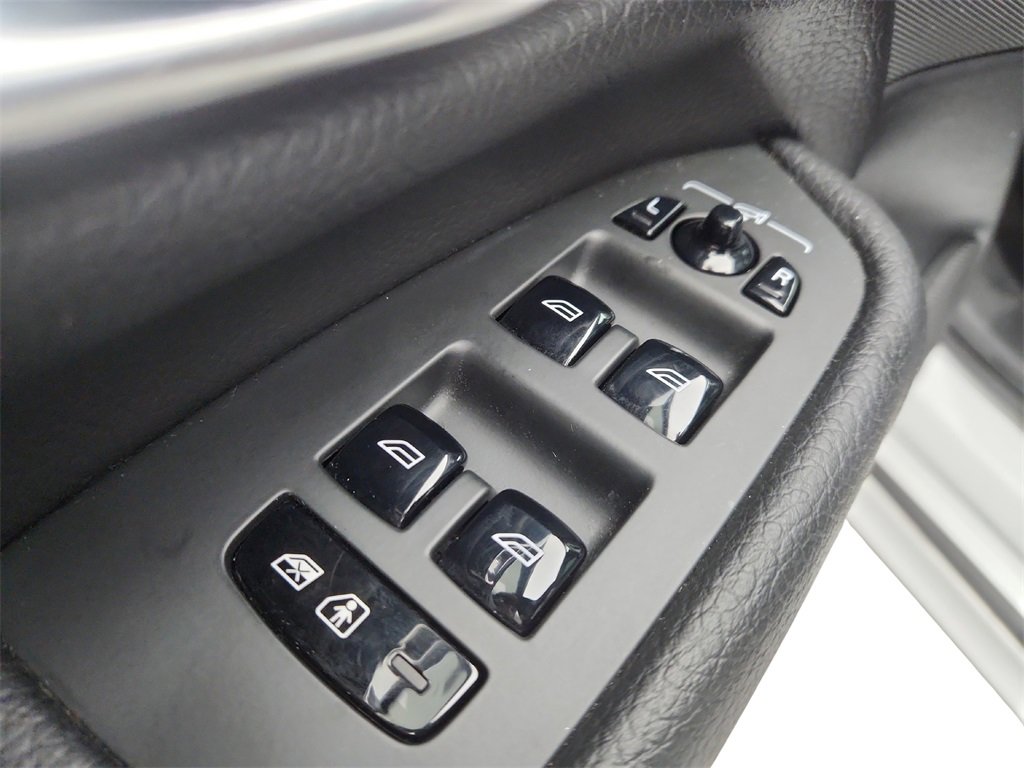 Used 2017 Volvo XC90 T6 Momentum w/ Vision Package image 21