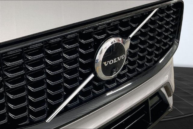 Used 2024 Volvo XC60 B5 Plus w/ Protection Package Premier AWD/4WD image 31