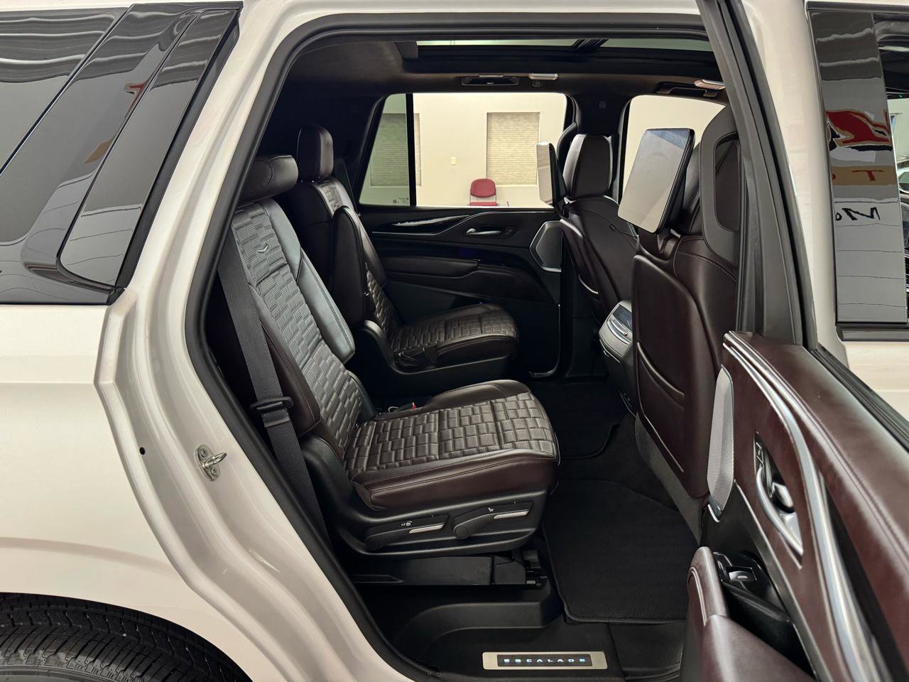 Used 2023 Cadillac Escalade Sport Platinum AWD/4WD image 45