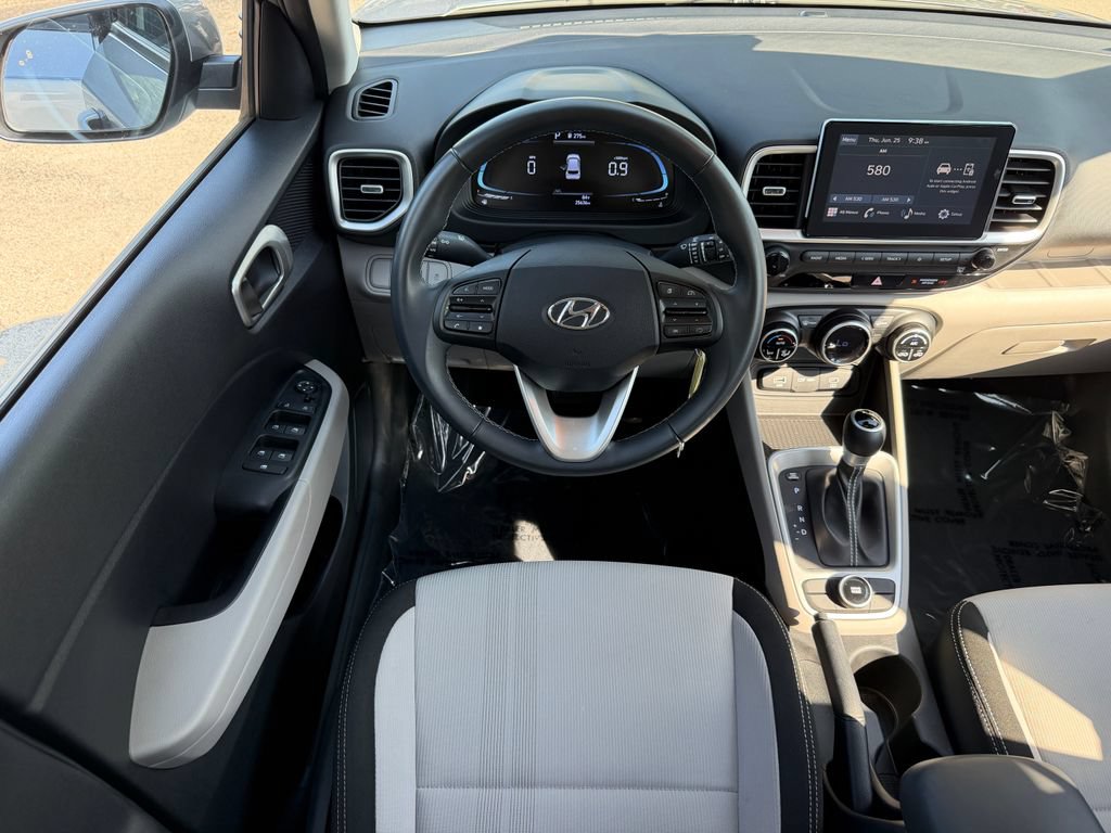 Used 2023 Hyundai Venue SEL FWD image 14