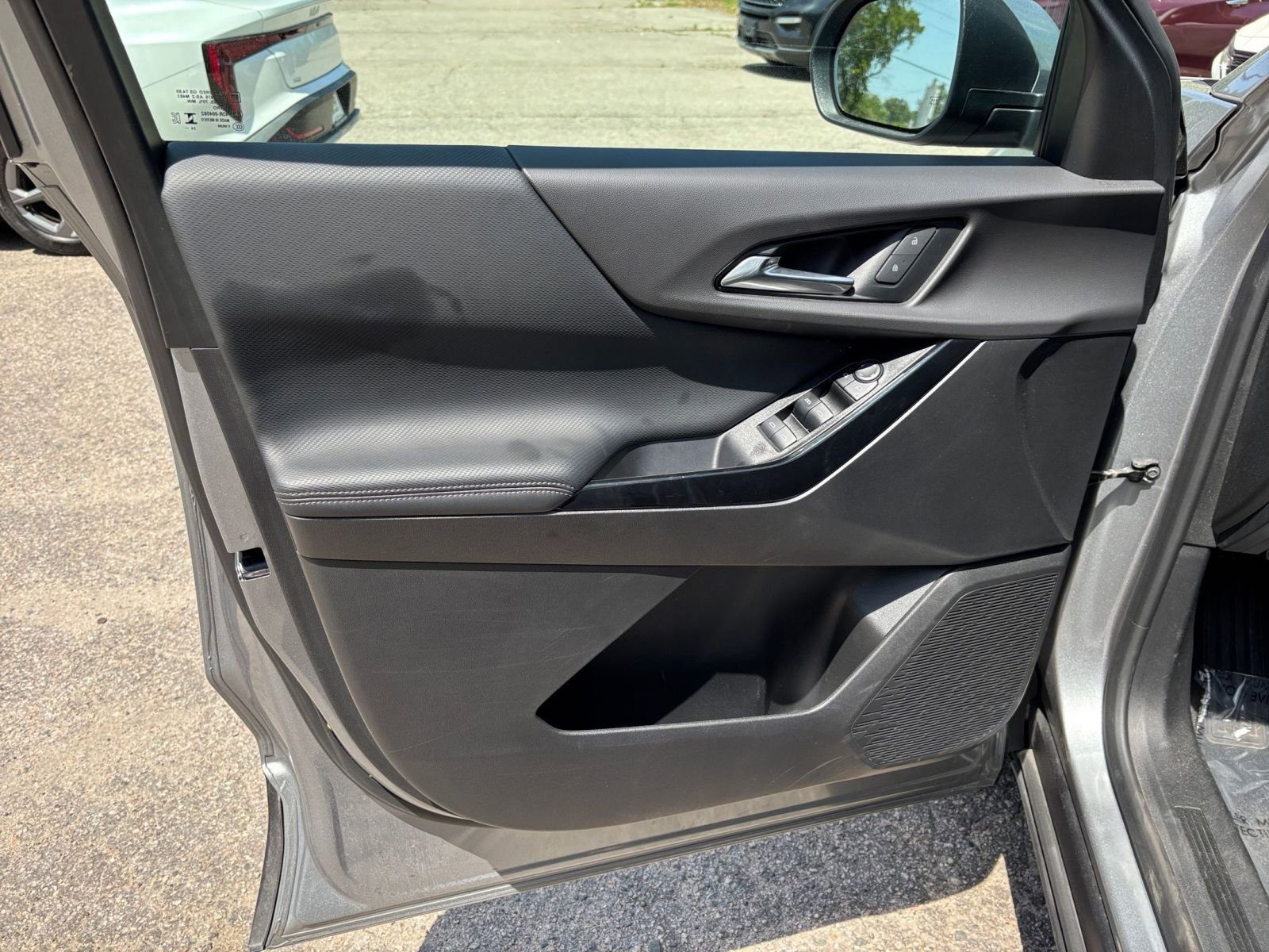 Used 2025 Chevrolet Equinox LT FWD image 18