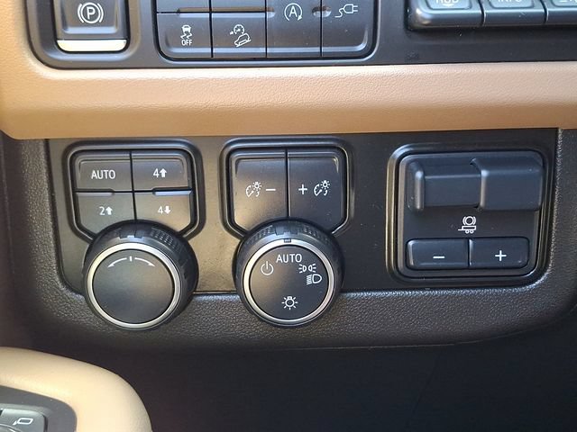 Used 2021 Chevrolet Suburban Premier w/ Premium Package AWD/4WD image 26