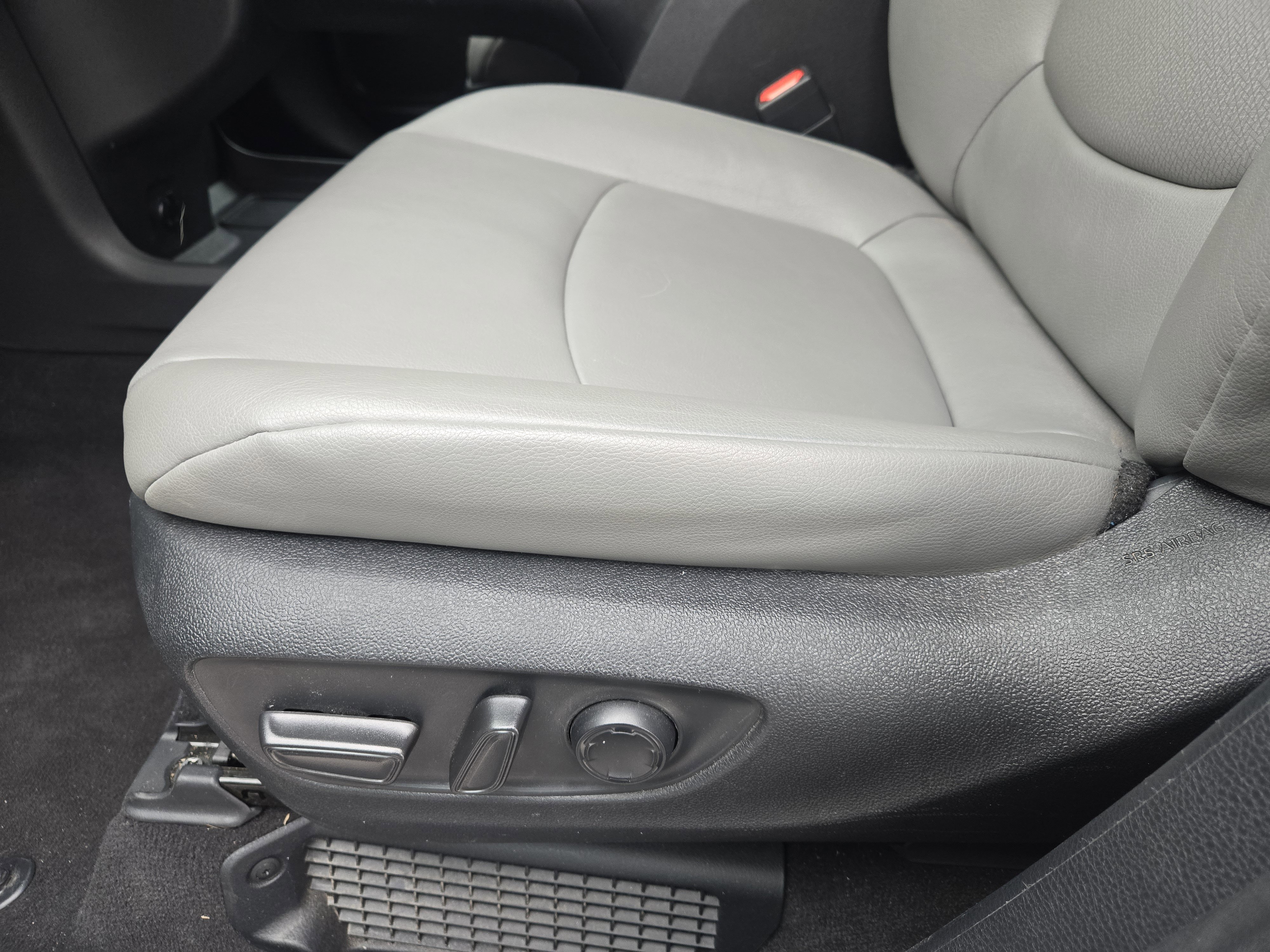 Used 2025 Toyota Sienna XLE image 27