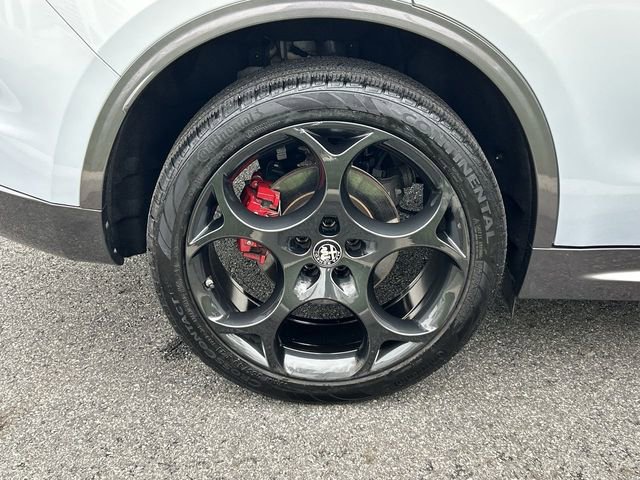 Used 2024 Alfa Romeo Stelvio Ti w/ Performance Driving Package AWD/4WD image 12