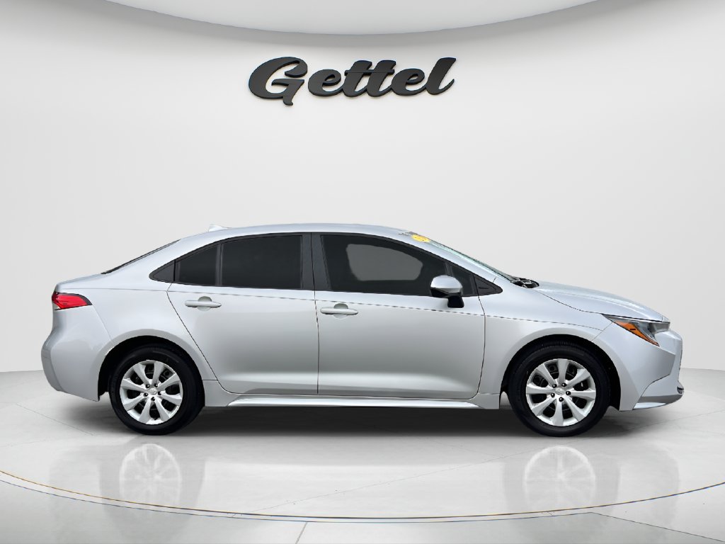 Used 2025 Toyota Corolla LE FWD image 4