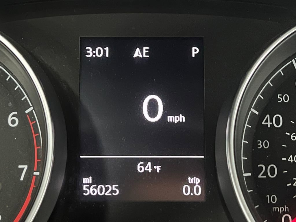 Used 2015 Volkswagen Golf S image 32