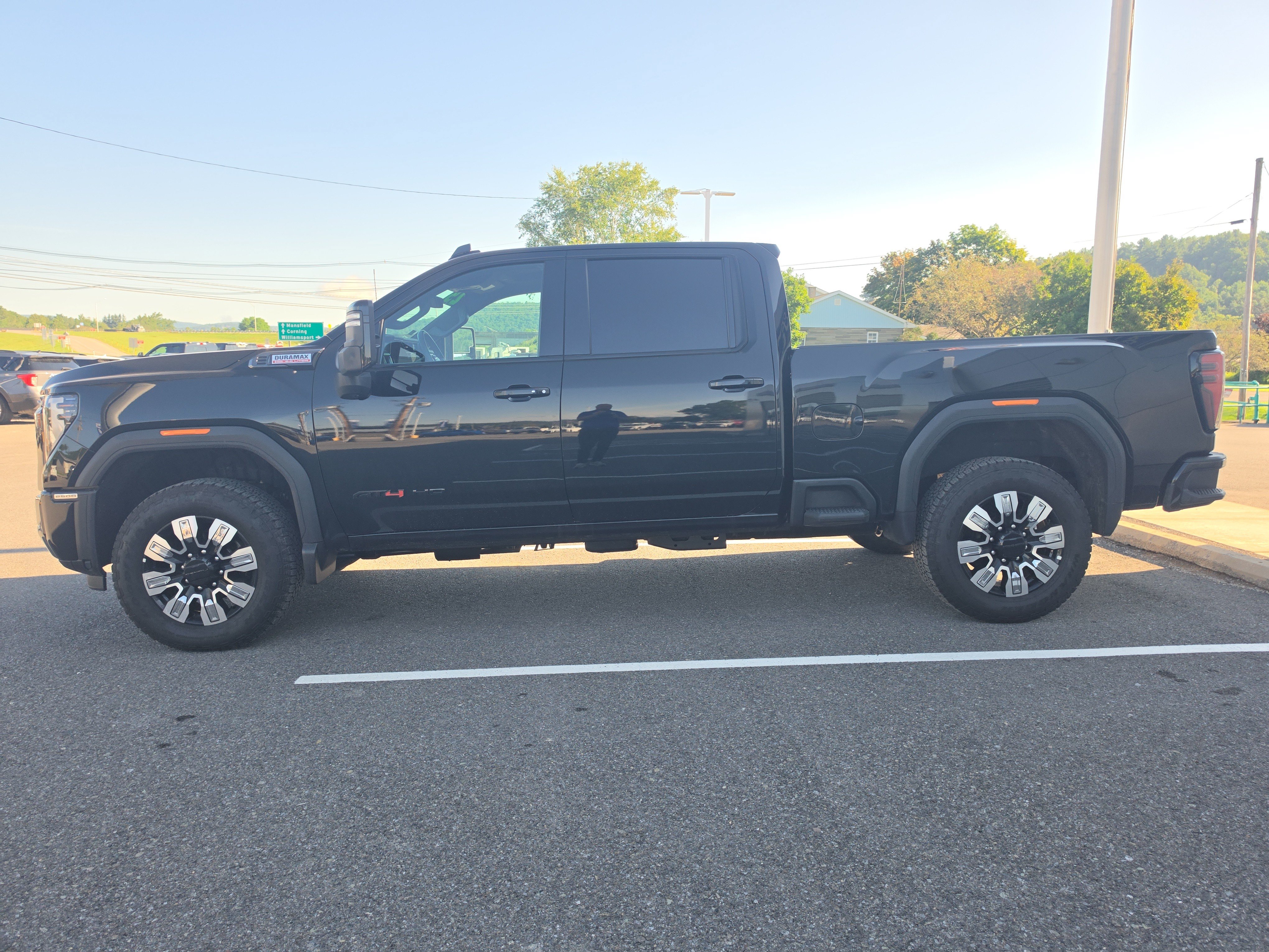 Used 2025 GMC Sierra 2500 AT4 AWD/4WD image 7