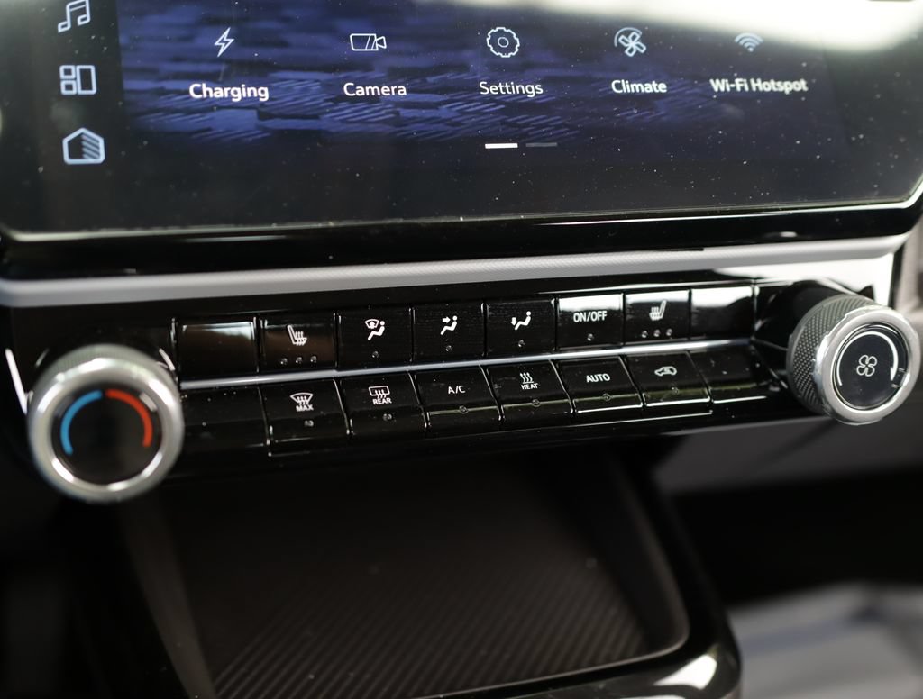 Used 2027 Chevrolet Bolt LT w/ Comfort Package FWD image 18