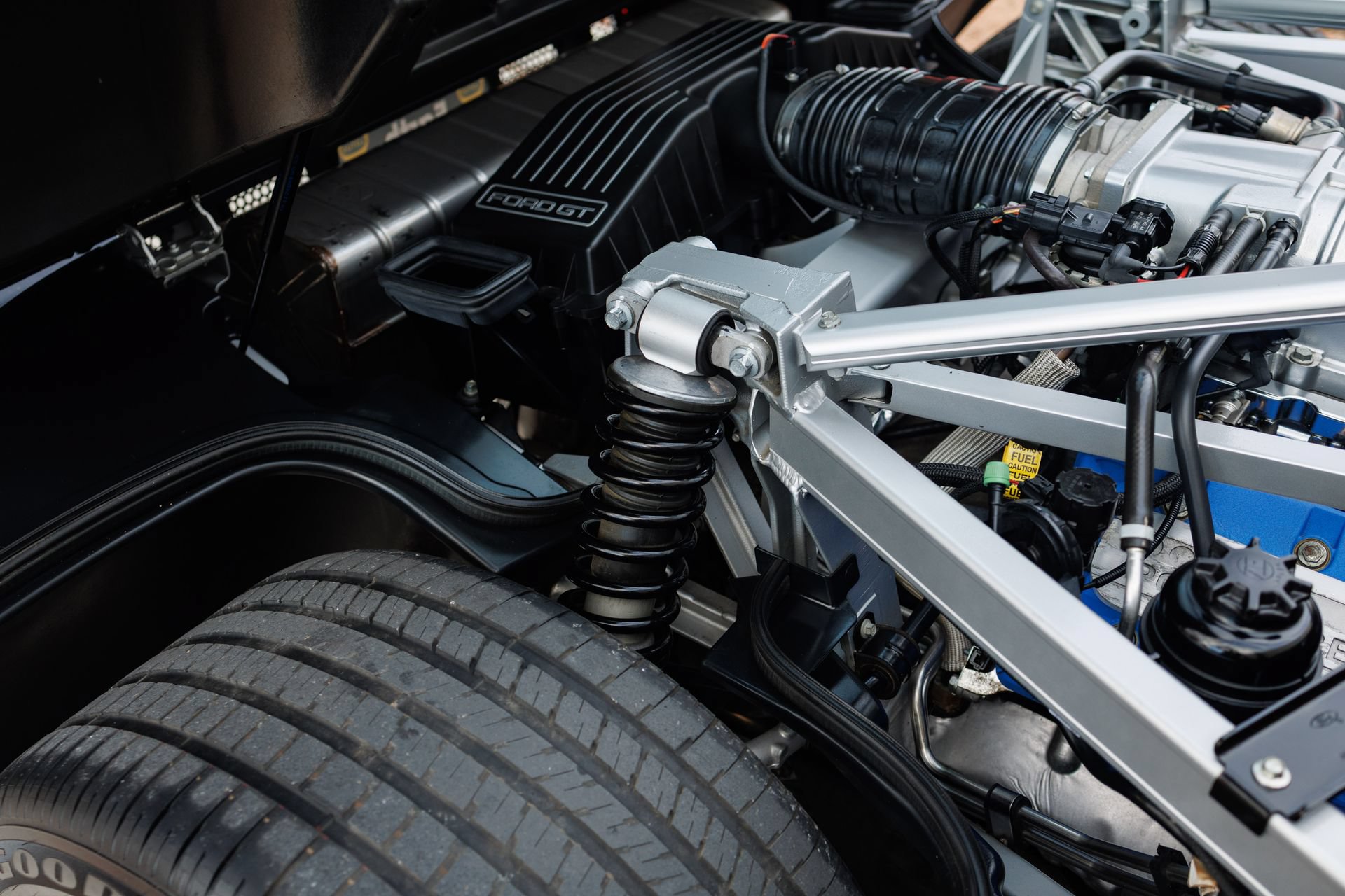 Used 2006 Ford GT RWD image 85