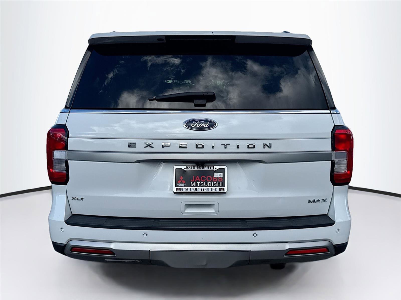 Used 2023 Ford Expedition Max XLT image 6