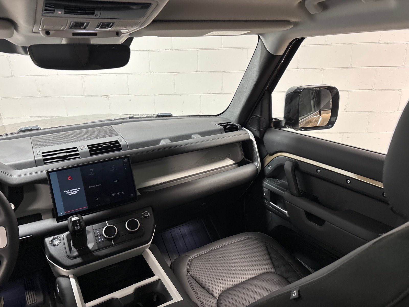 New 2025 Land Rover Defender 110 S AWD/4WD image 36
