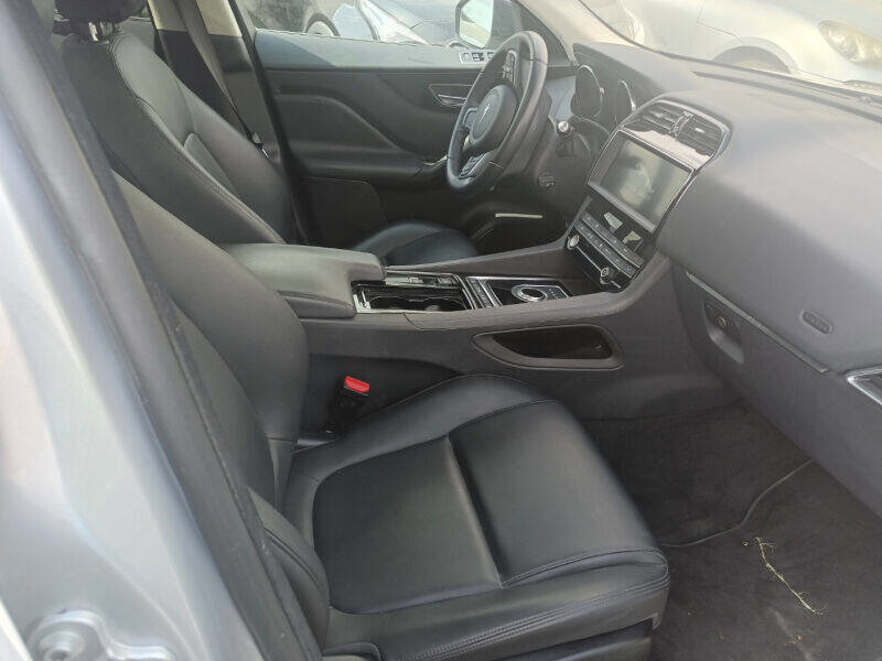 Used 2020 Jaguar F-PACE Premium image 3