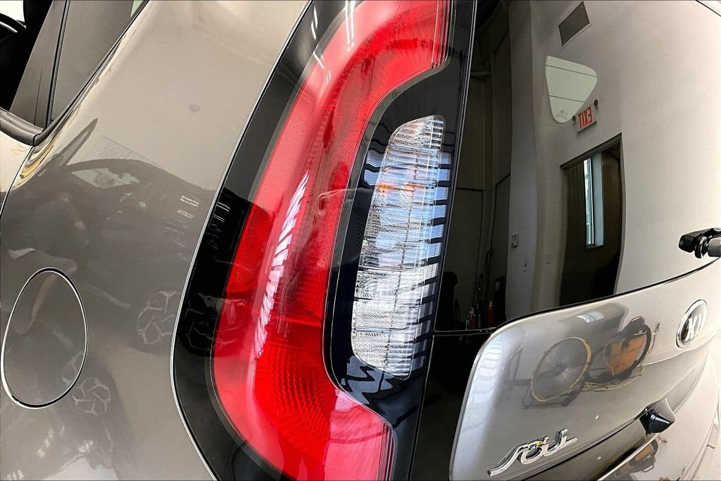 Used 2017 Kia Soul + FWD image 31