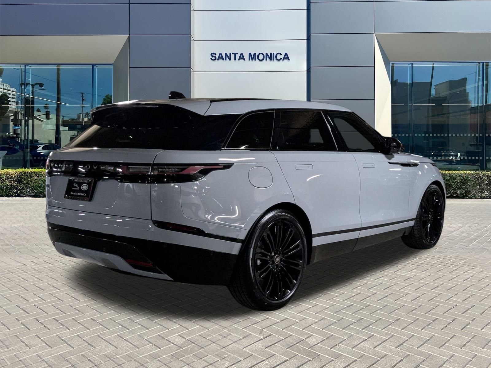 New 2026 Land Rover Range Rover Velar Dynamic SE image 2
