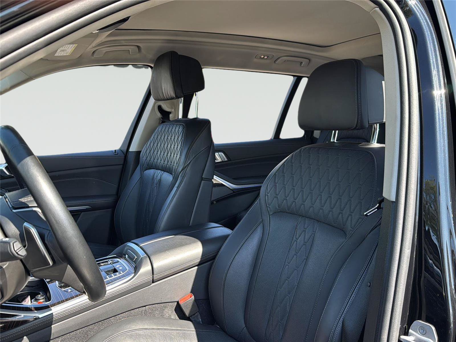 Used 2025 BMW X7 xDrive40i AWD/4WD image 17