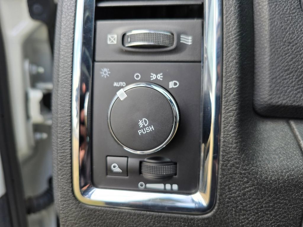Used 2016 RAM 3500 Laramie w/ Convenience Group AWD/4WD image 25
