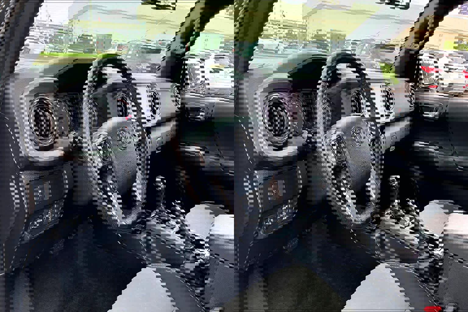 Used 2020 Toyota Tacoma TRD Off-Road AWD/4WD image 16