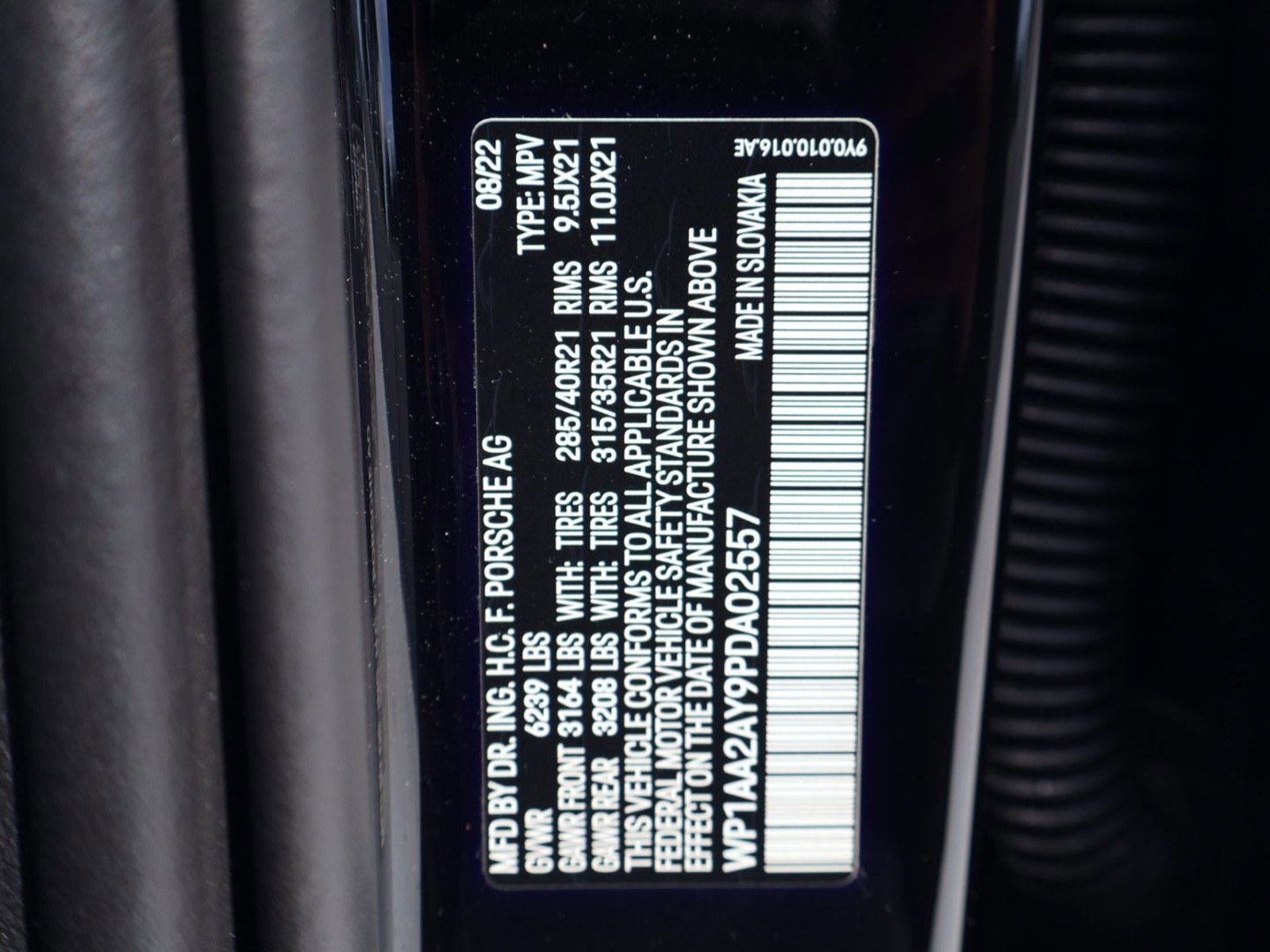 Certified 2023 Porsche Cayenne Platinum Edition image 29