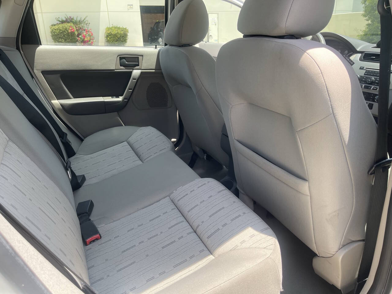 Used 2009 Ford Focus SE FWD image 10