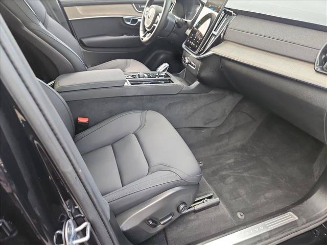 Used 2026 Volvo XC90 B6 Ultra w/ Protection Package AWD/4WD image 24
