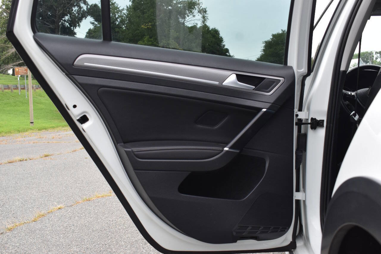 Used 2017 Volkswagen Golf Alltrack SE image 10