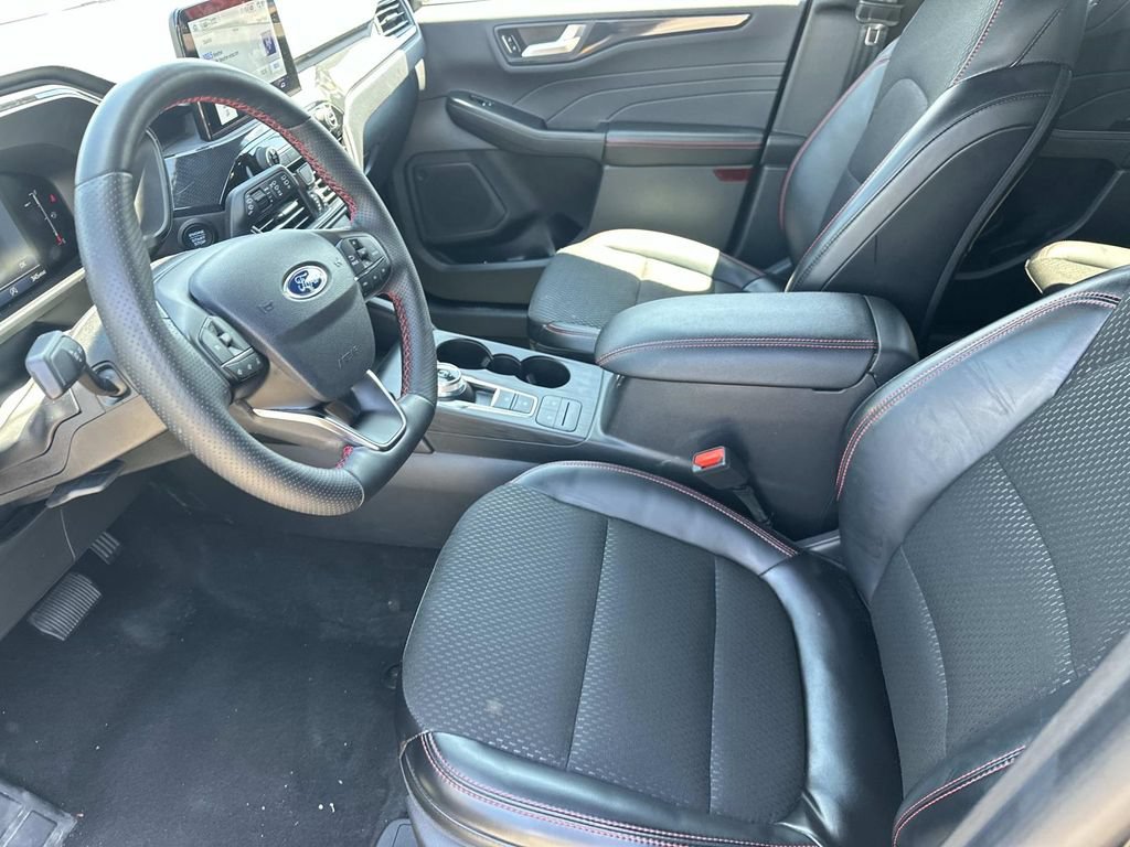 Used 2025 Ford Escape ST-Line Select AWD/4WD image 16