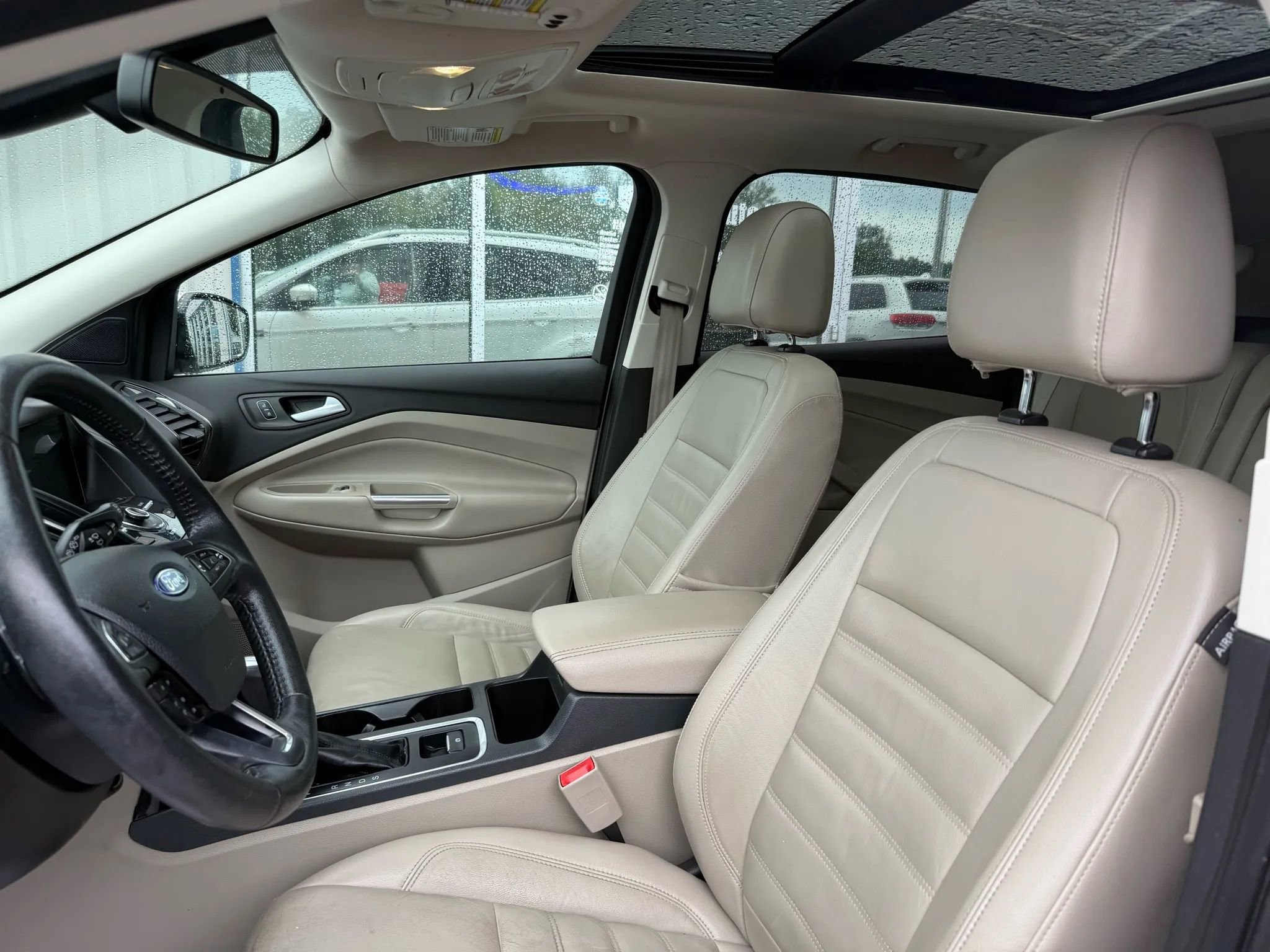 Used 2017 Ford Escape Titanium image 8