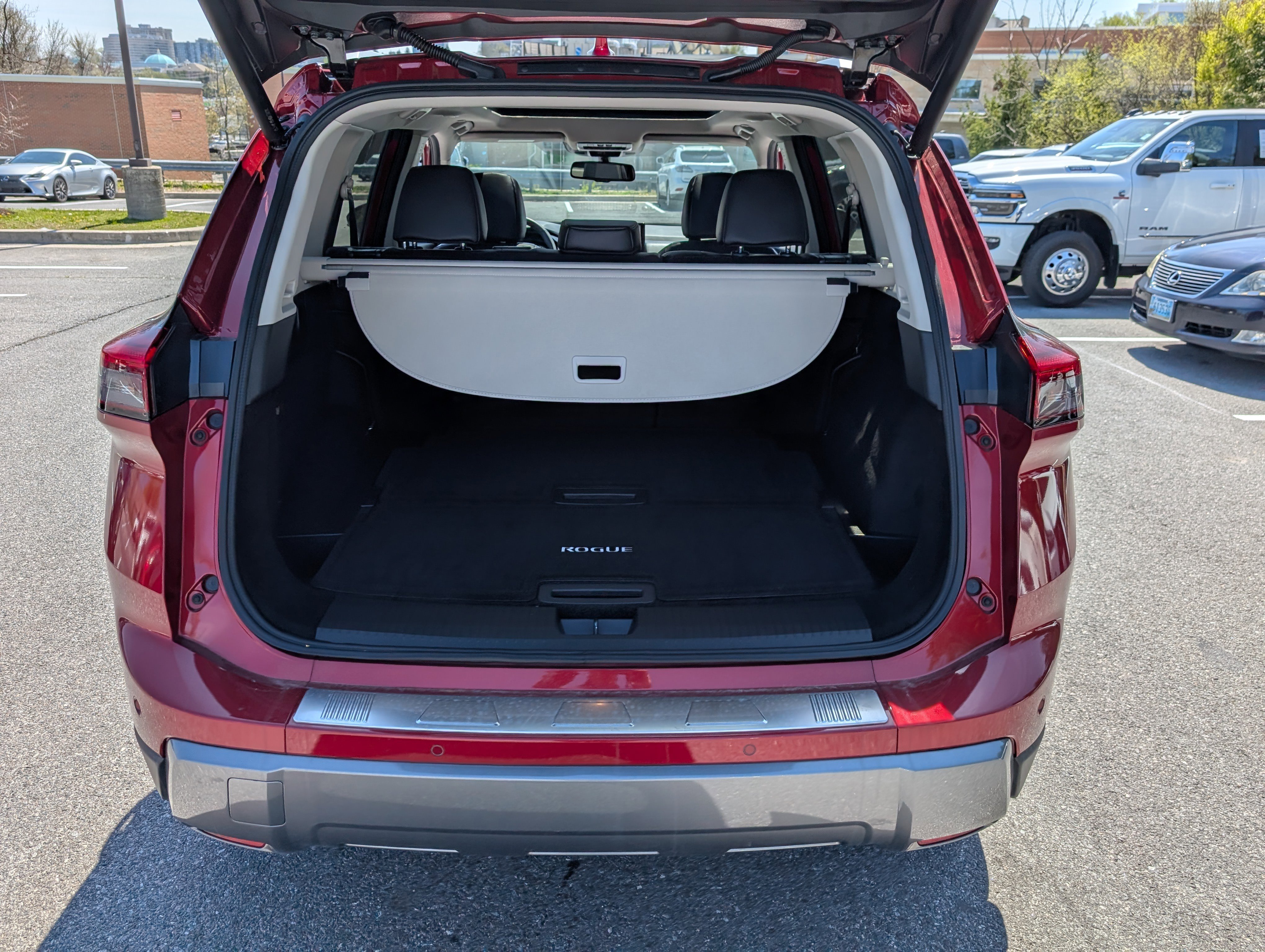 Used 2024 Nissan Rogue SL w/ SL Premium Package image 12