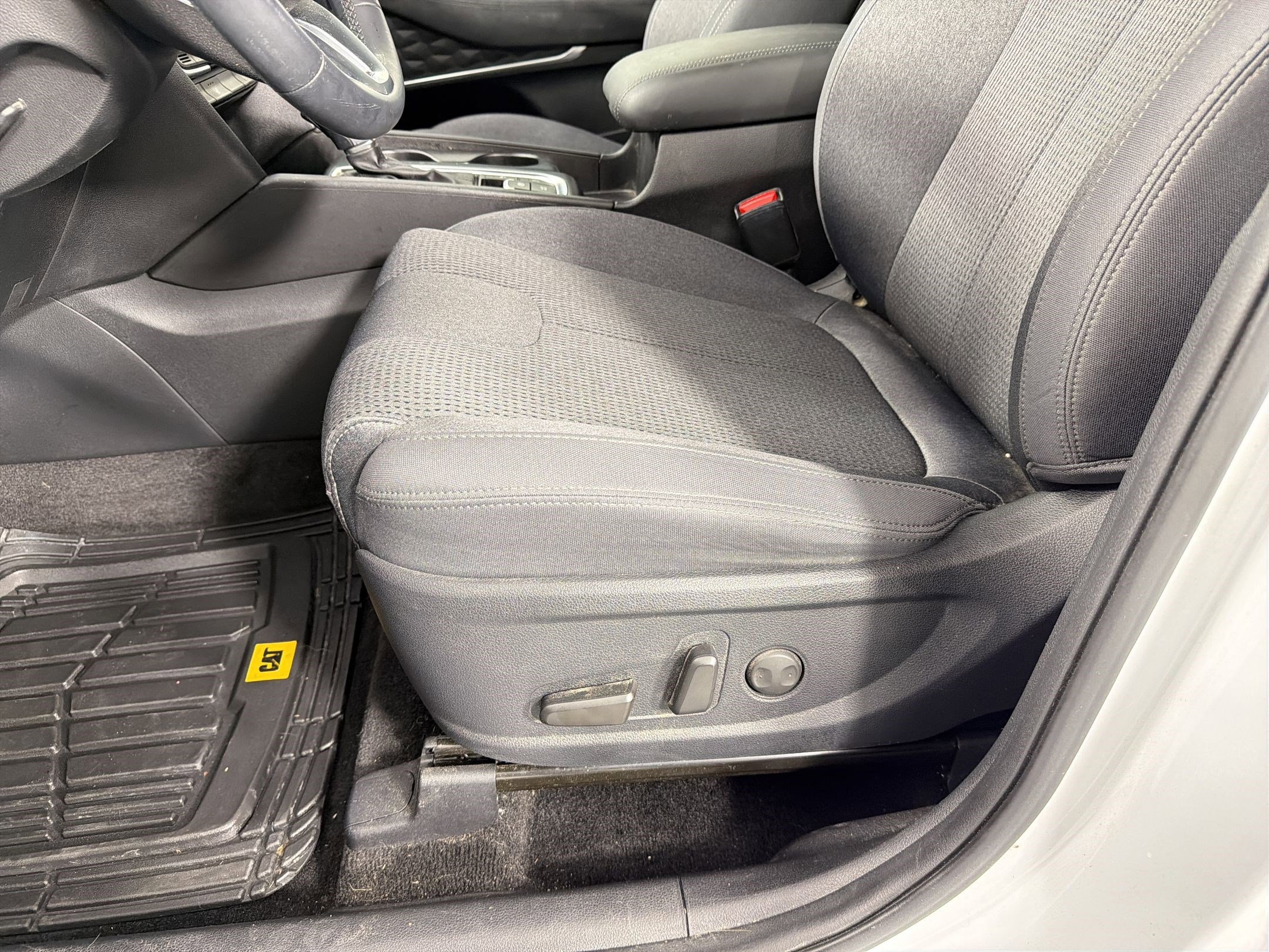 Used 2020 Hyundai Santa Fe SEL w/ Convenience Package image 14