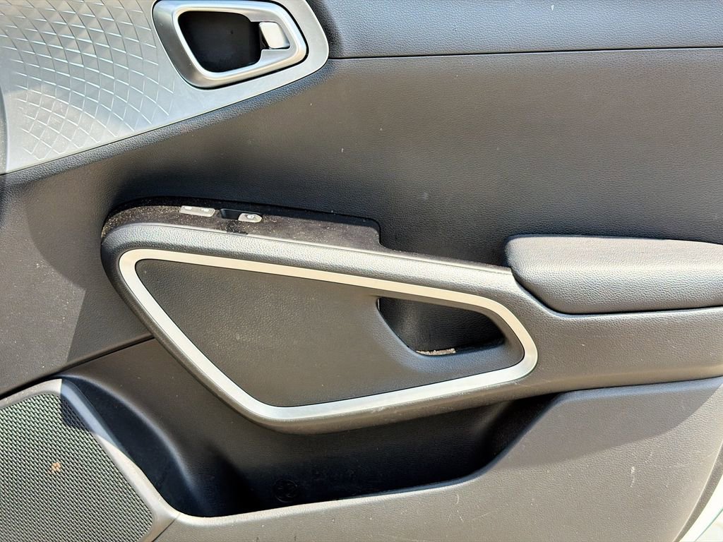 Used 2022 Kia Soul LX FWD image 22